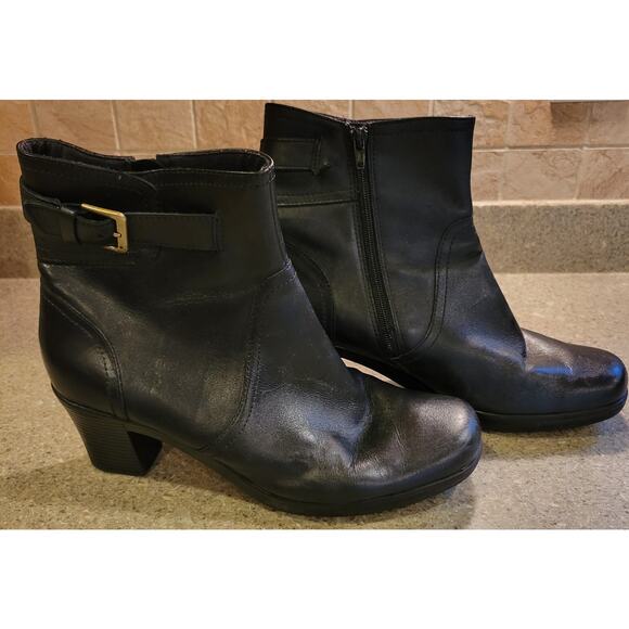 Clarks Dream Harmony Black Leather Ankle Boots Booties 2.5" Heel Side Zip Sz 10M - Picture 1 of 9